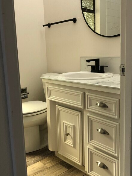 Updated bathroom fixtures - 1471 Rainier Court