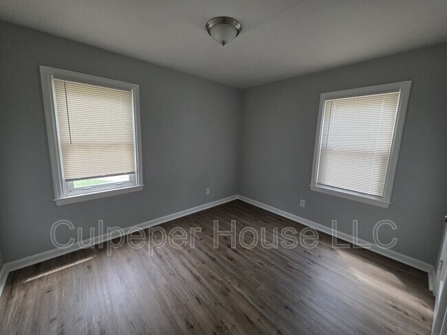Building Photo - 39 W Gramercy Ave