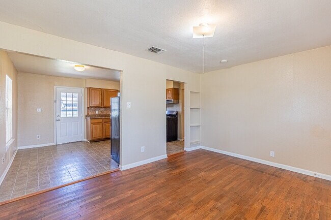 Building Photo - 215 Legion Dr W