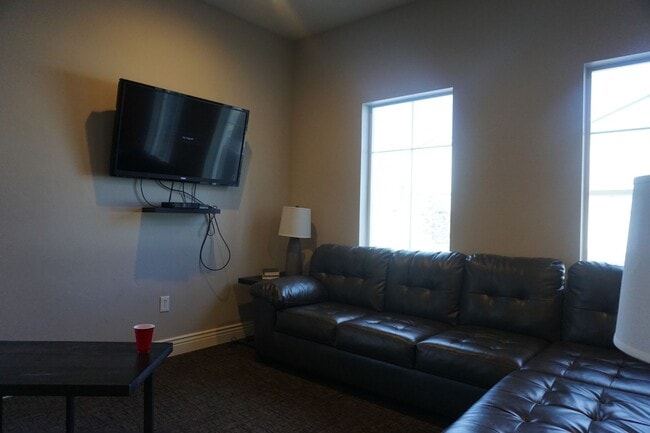 Building Photo - 8264 Resaca Dr