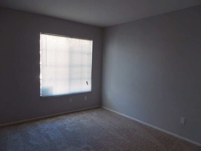 Building Photo - Terrific 2Br/2Ba upper Condo in StoneyBrook