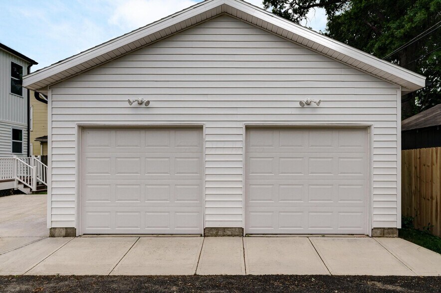 Building Photo - 2589 Dayton Ave