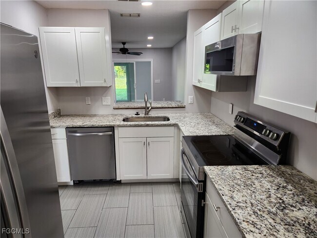 Building Photo - 923 SE 23rd Pl