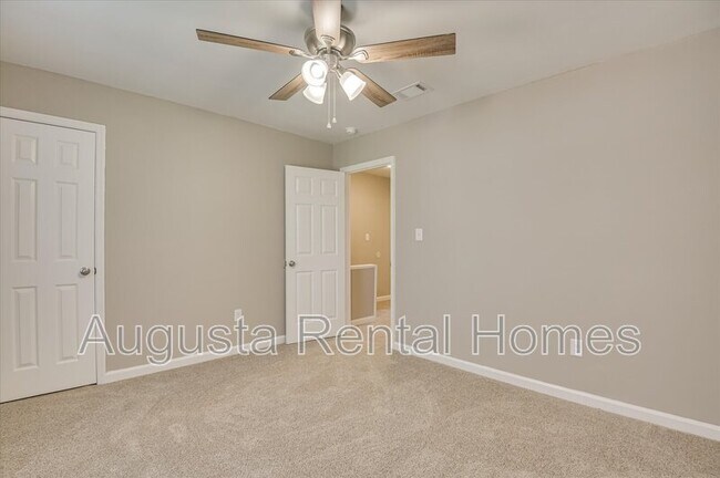 Building Photo - 142 Chalet N Blvd