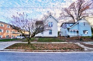 Building Photo - 1117 W High St