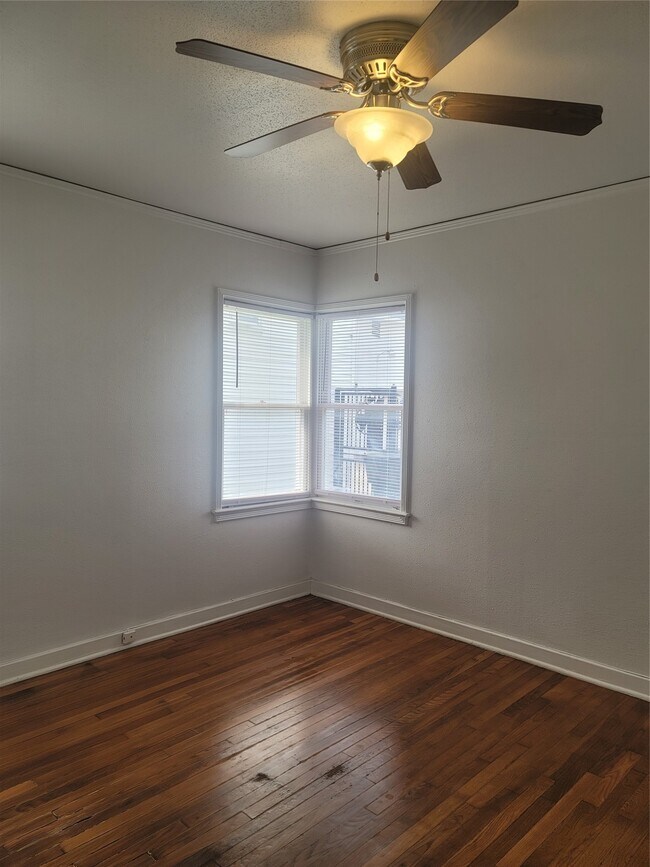 Building Photo - 1920 Binz St