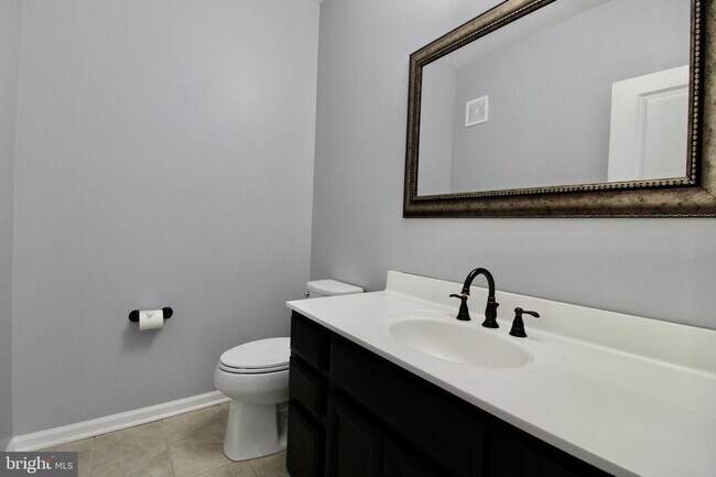 Building Photo - Updated Condo w/Garage - Loudoun Metro