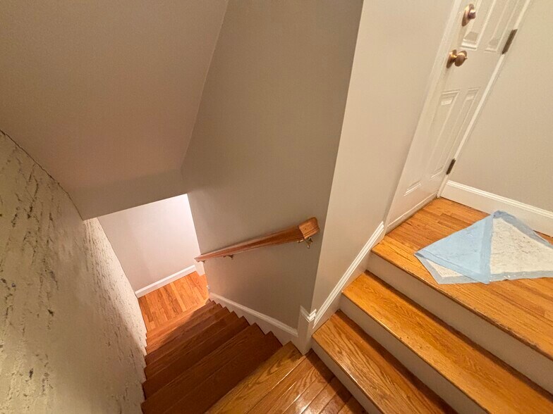 Building Photo - 10 Strathmore Rd