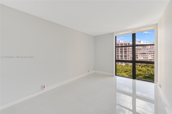 Building Photo - 1121 Crandon Blvd