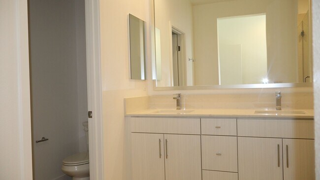 Building Photo - FOR RENT Amazing 4 bedrooms townhome in El Cajon City FOR RENT!!!!!!!!!!!!