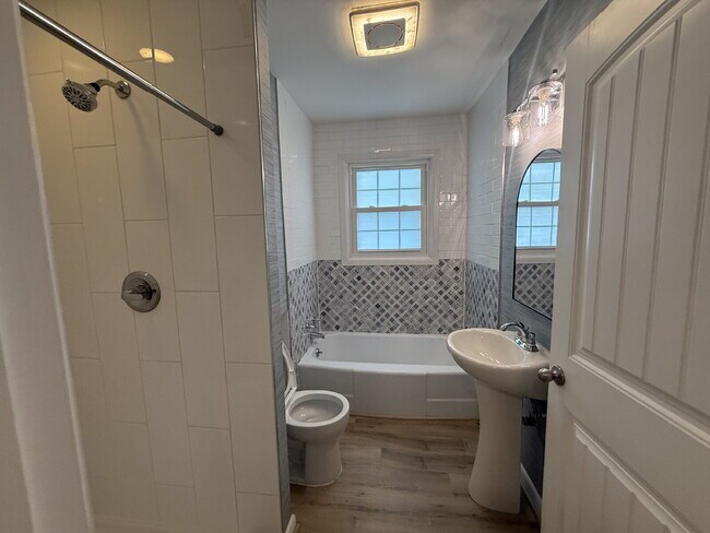 Building Photo - 3BR/2BA Durham Duplex | Utilities Included | Move-In Special: $500 Deposit | Near Duke