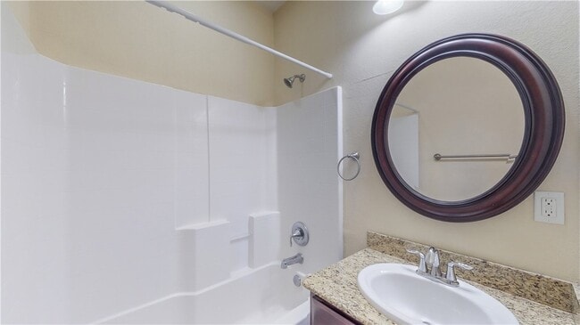 Building Photo - 2487 Horse Shoe Dr
