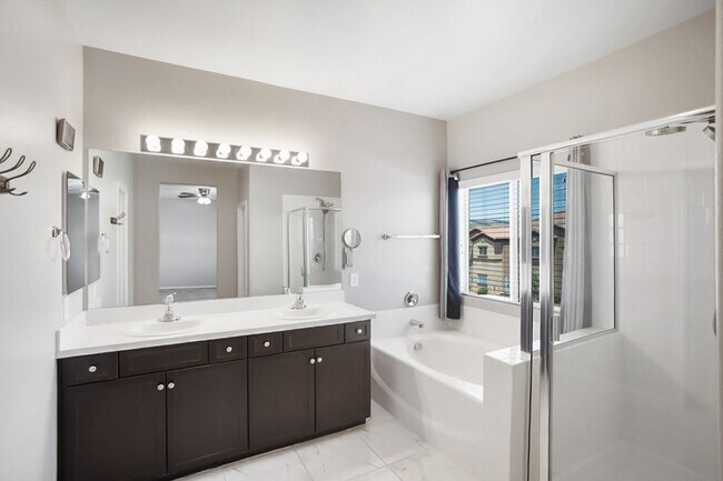 Building Photo - 4 Bed, Beauty With First Floor Bed And Full Bath