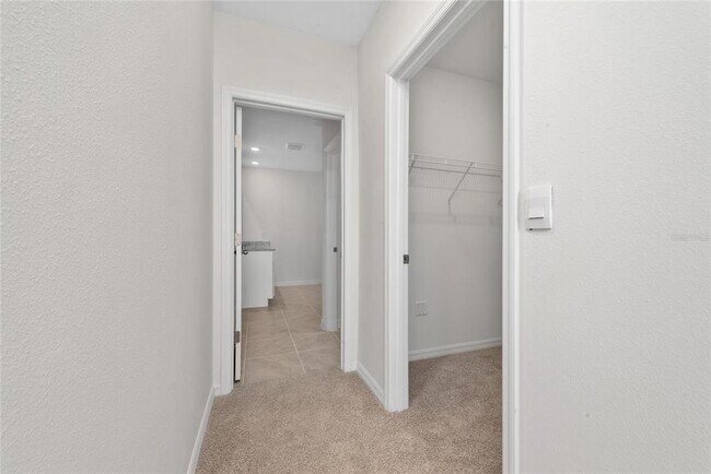 Building Photo - 804 Silver Palm Dr
