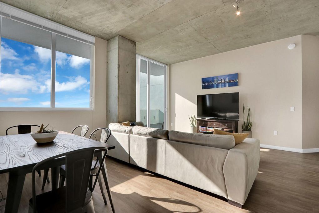 Building Photo - 300 S Australian Ave