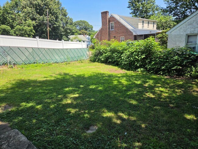 Building Photo - 3 Bedroom 2 Bath House