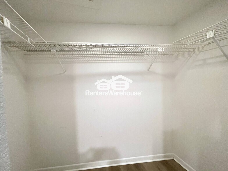 Building Photo - 300 S Florida Ave