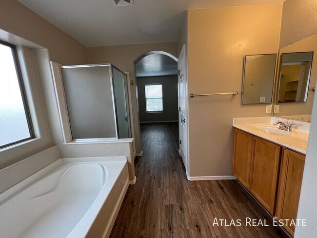 Building Photo - 5760 W Cortaro Crossing Dr