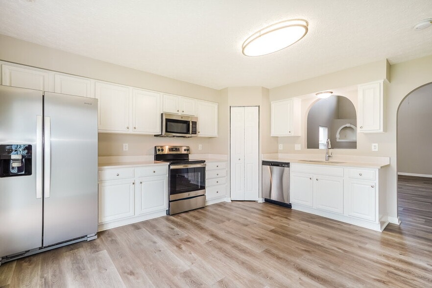 Building Photo - 4880 Grimm Dr