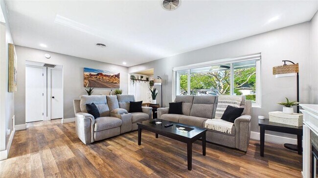 Building Photo - 101 N Mercury Ave