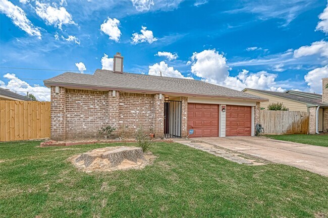 Building Photo - 16319 La Luna Dr