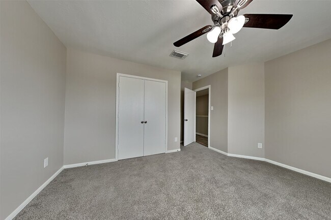 Building Photo - 2506 Buckminster Dr