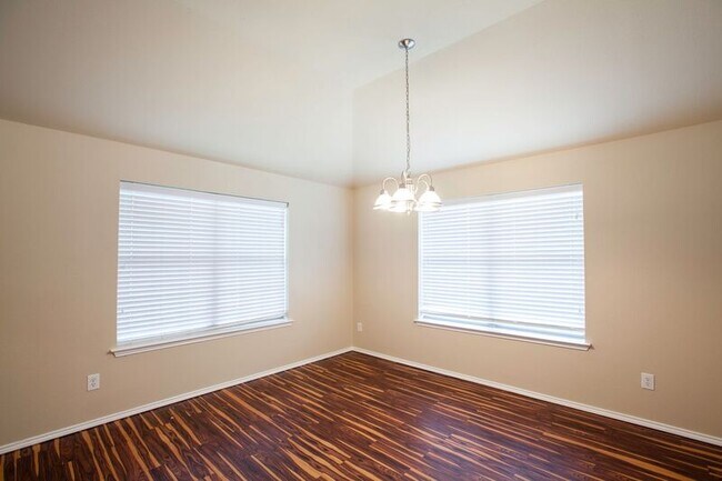 Building Photo - 709 Alder Dr