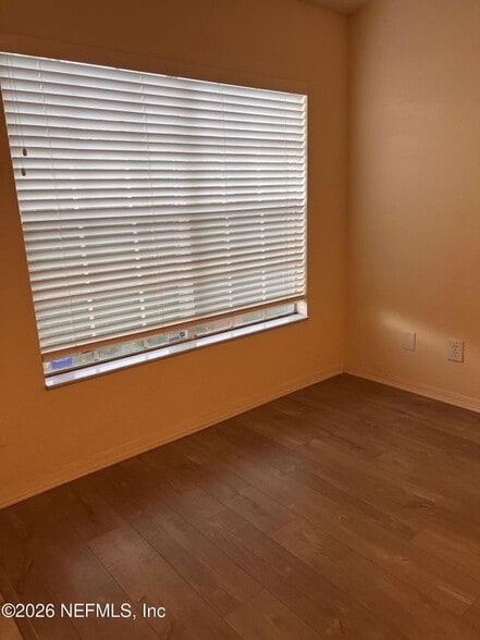 Building Photo - 13700 Richmond Park Dr N