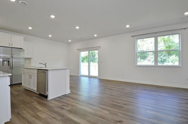 Building Photo - 3858 Heath Ave N