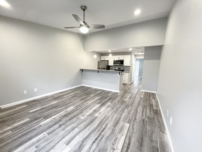 Primary Photo - 1209 E Dawn Dr