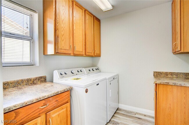 Building Photo - 9053 Marble Dr