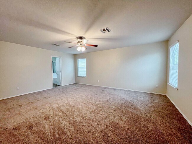Building Photo - Yowell Ranch Beauty!