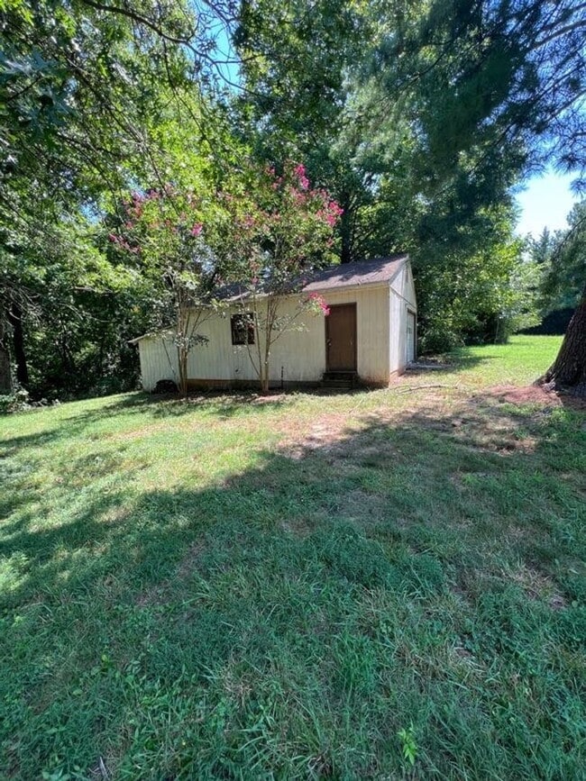Building Photo - 4 Bedroom Home in Lynchburg
