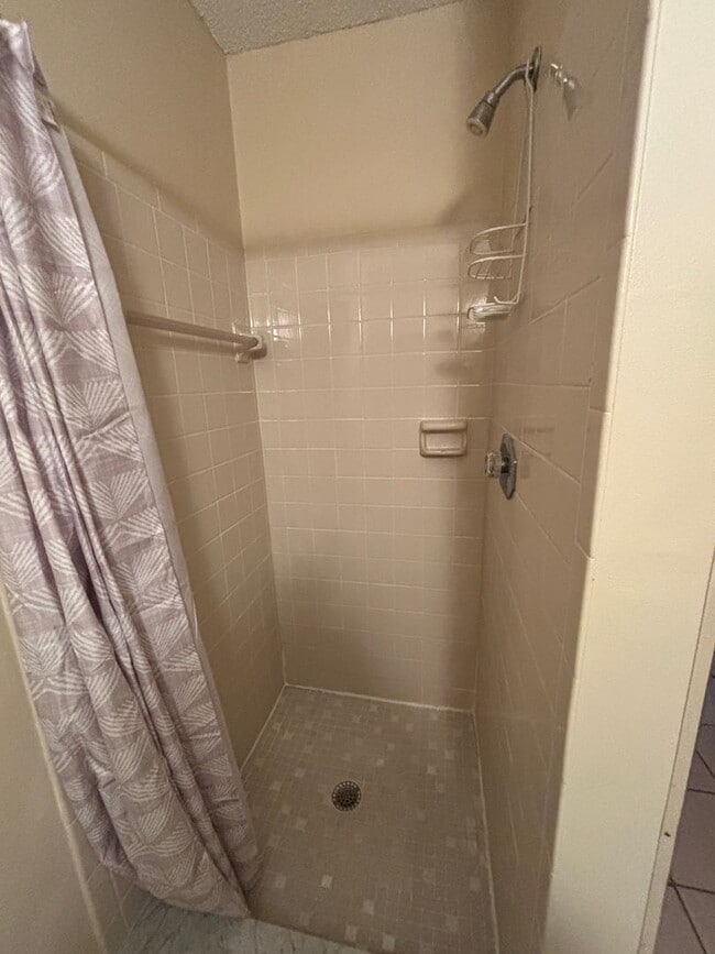 Building Photo - FURNISHED SUMMER RENTAL