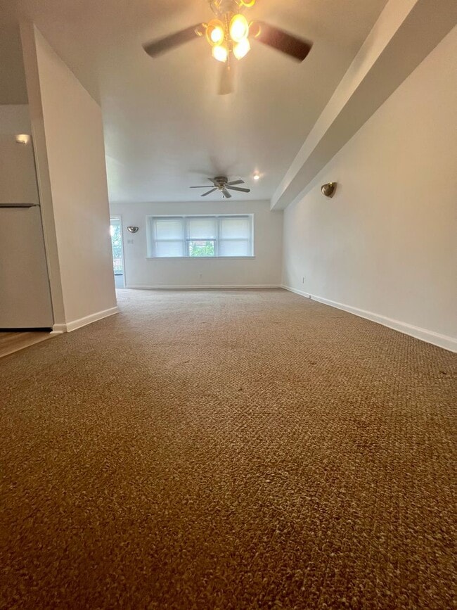 Building Photo - Stunning 2-Bedroom Apartment in Rhawnhurst! Available NOW!