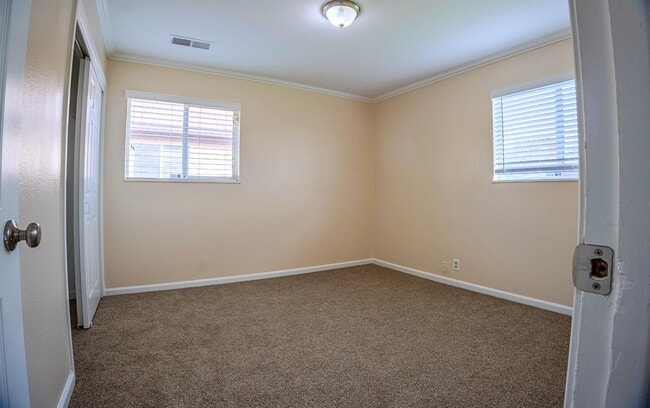 Building Photo - 588 Mulberry Cir