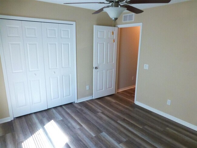 Building Photo - South Hampton Townhome