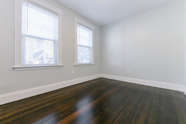 Building Photo - 107 Harrishof St