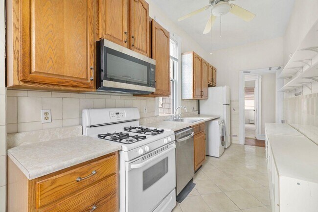 Building Photo - 6 Bonn Pl