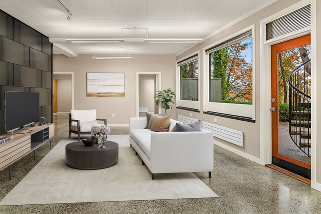 Building Photo - 2562 Dexter Ave N