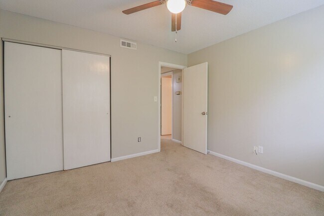 Building Photo - Super cute 2 bedroom condo in great Rock Hill location!