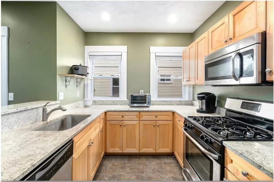 Building Photo - 85 Yale St