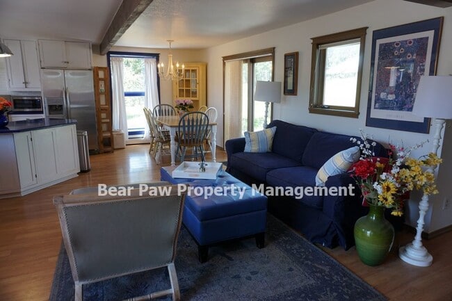 Building Photo - Great House in South Evergreen!! Must See!!