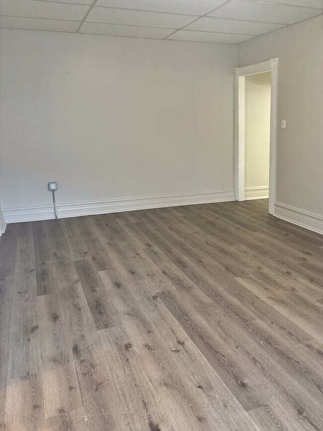 Building Photo - 448 N 6th St