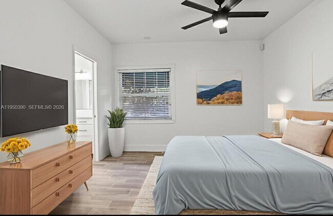 Building Photo - 6582 Via Regina