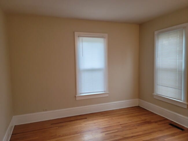 Building Photo - 705 Pearl St