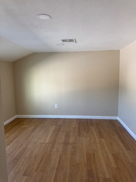 Building Photo - 2806 W Melvin St