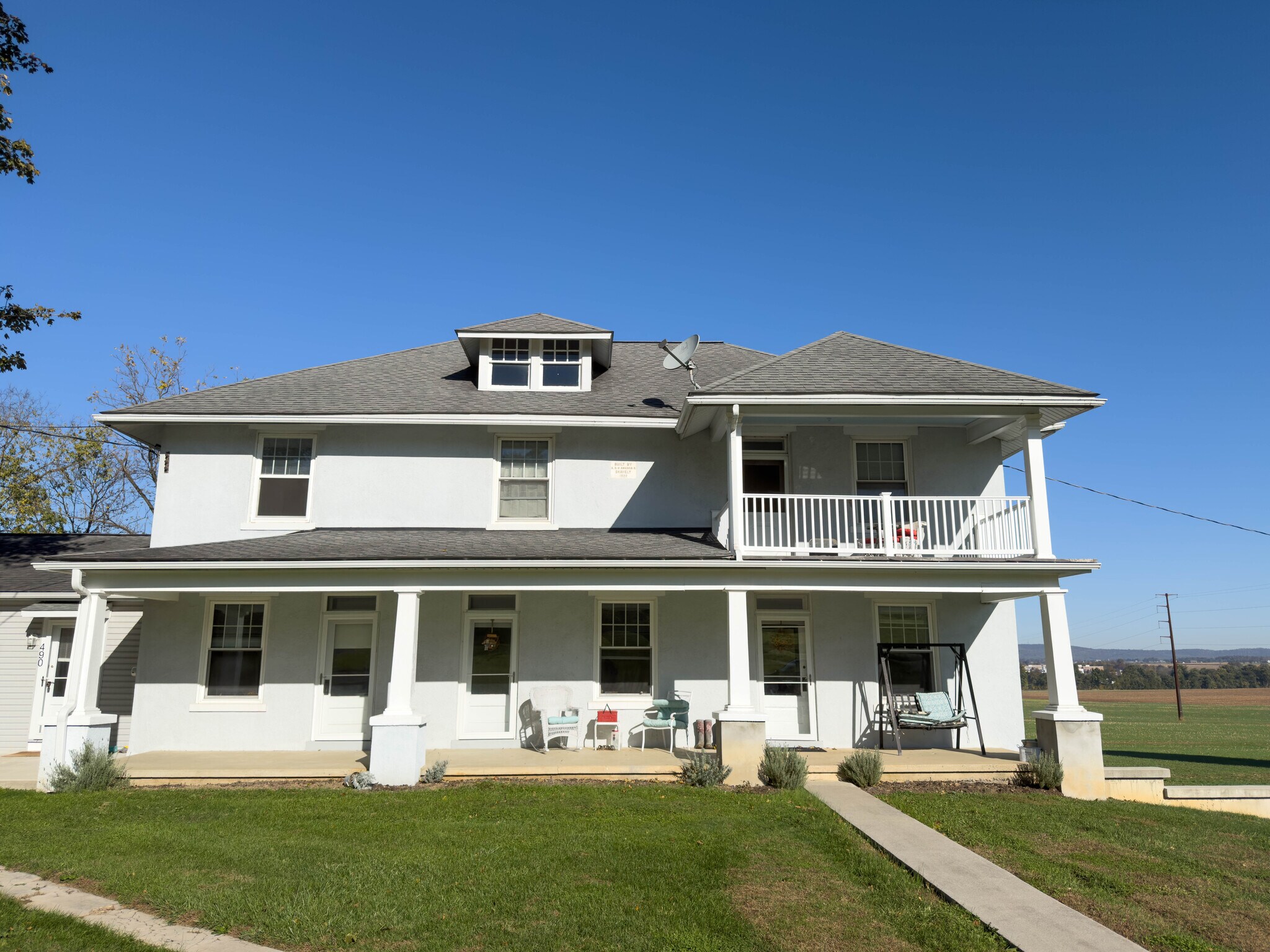 Building Photo - 490 Sumac Rd