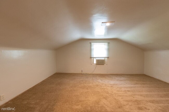 Building Photo - 3 br, 1 bath House - 23081 Springbrook Dr