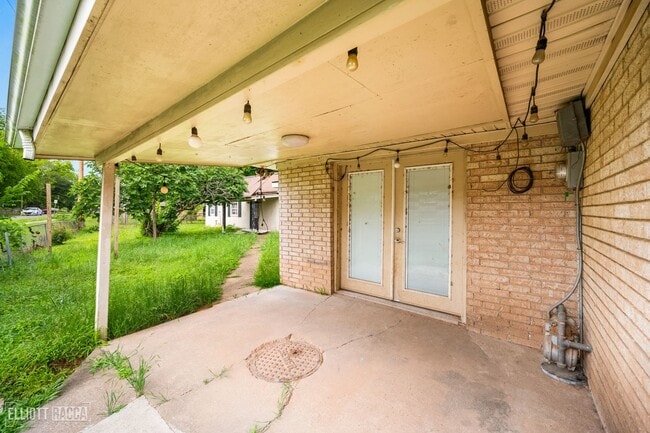 Building Photo - 2020 Clover Ln